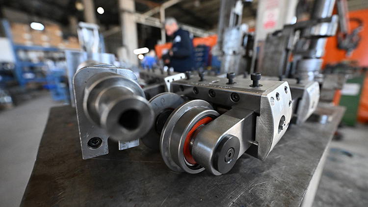 Düzce’de KOSGEB desteğiyle kurulan fabrika Avrupa’ya kalıp ve makine parçaları gönderiyor