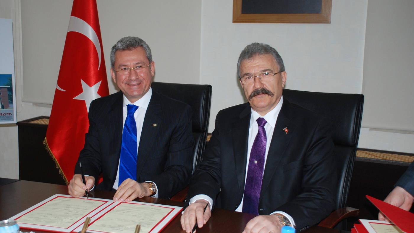 Tosyalı  Holding Osmaniyeye   Spor  Salonu  Ve  Lisesi  İçin  Protokol  İmzaladı.