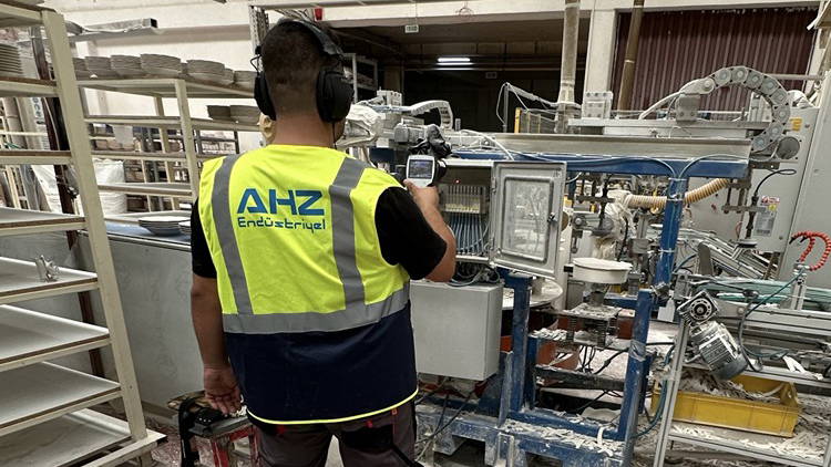 Genç girişimci porselen sektörüne yönelik makineleri Kütahya’da  yerli imkanlarla imal ediyor