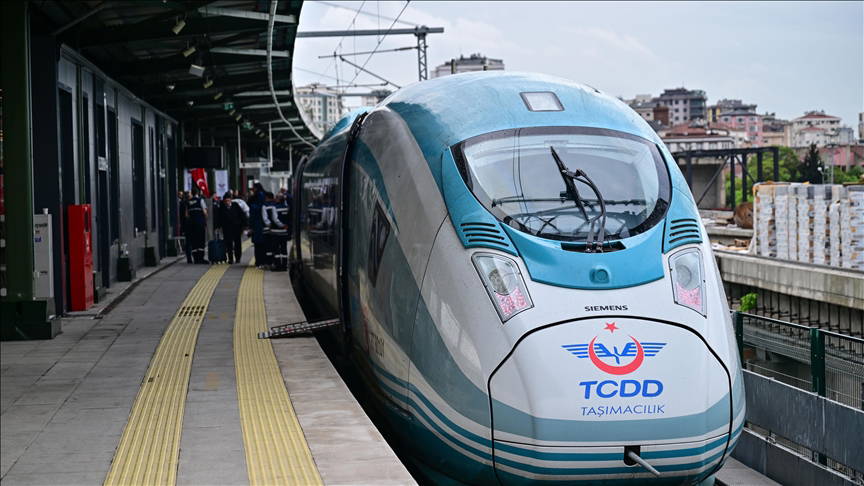 İstanbul-Sivas aktarmasız ekspres yüksek hızlı tren seferleri başladı