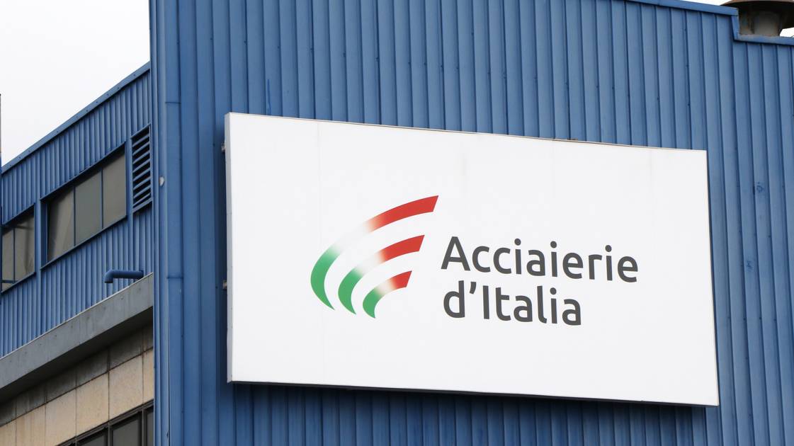 İtalya Hükümetinin Acil Durum Yönetimini Uygulama Kararına ArcelorMittal Protesto Gösteriyor