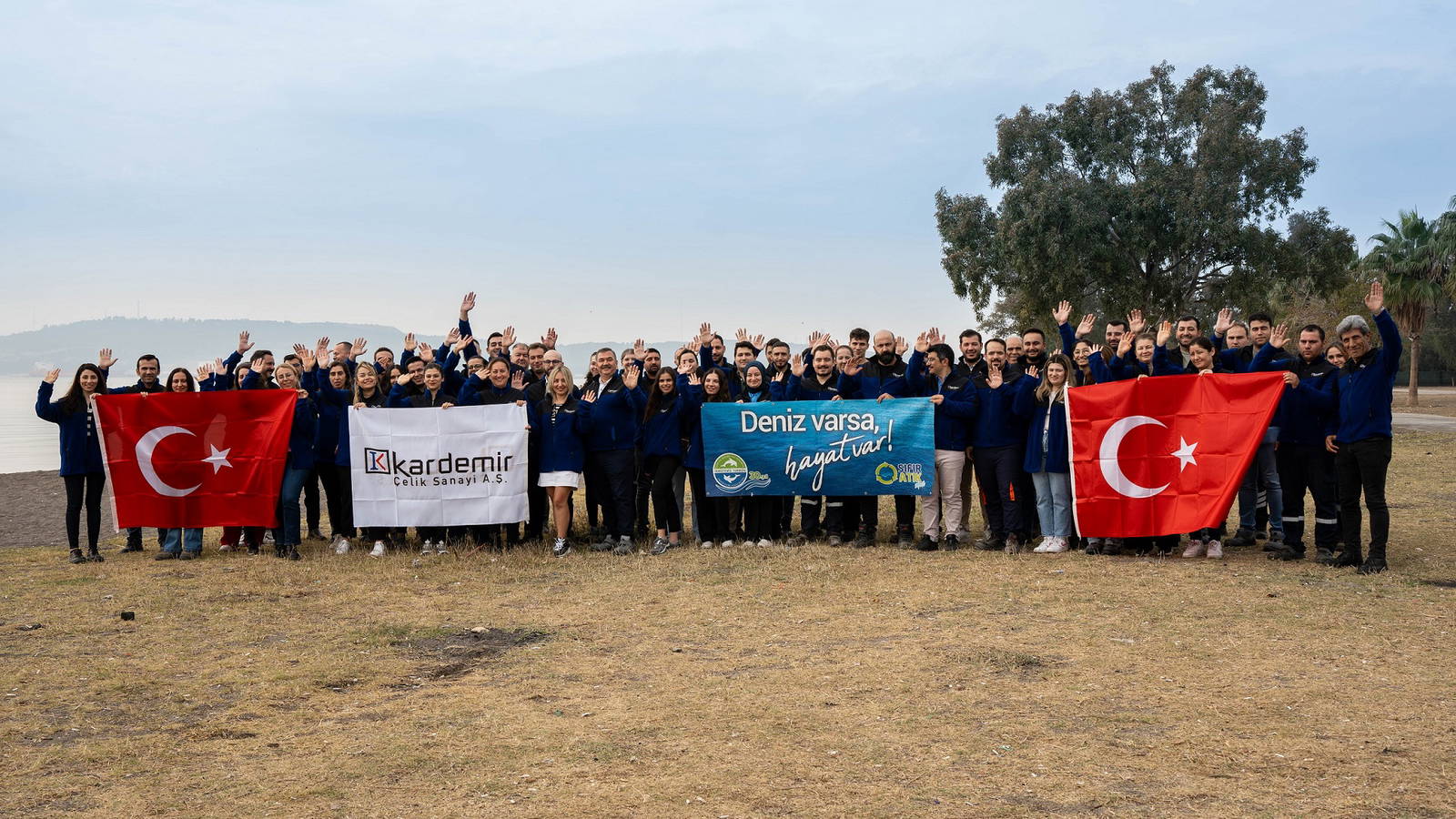 Kardemir Çelik, TURMEPA işbirliğiyle  İzmir Aliağa Sahili’ni temizledi